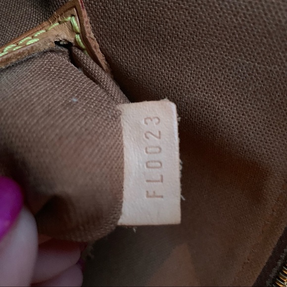 ❌❌SOLD ON MERC❌❌Authentic Louis Vuitton Monogram - Picture 5 of 8